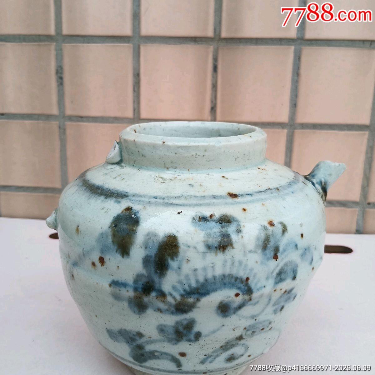 中国 大明成化年製  青花飛蝶文小壺 大明成化年制款图片| 满汀洲收藏鉴定