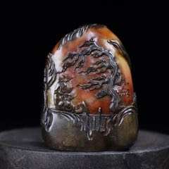 舊藏壽山石烏鴉皮微雕松下論道人物薄意印章，_