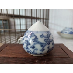 清.中期青花纏枝蓮雞心鳥食罐【已鑒定】】