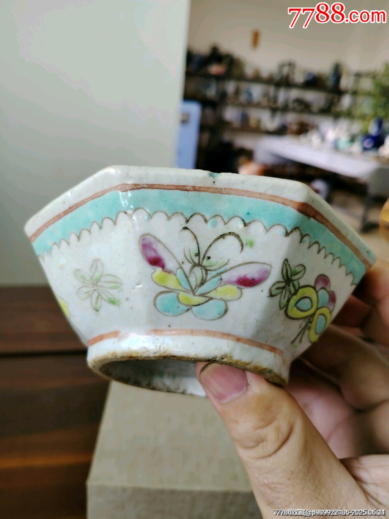 （全品）晚清同治粉彩八方蝴蝶貢碗品相全品，圖二口沿天然小縮釉，表面有綠彩的尺寸直_價格127元_第2張_