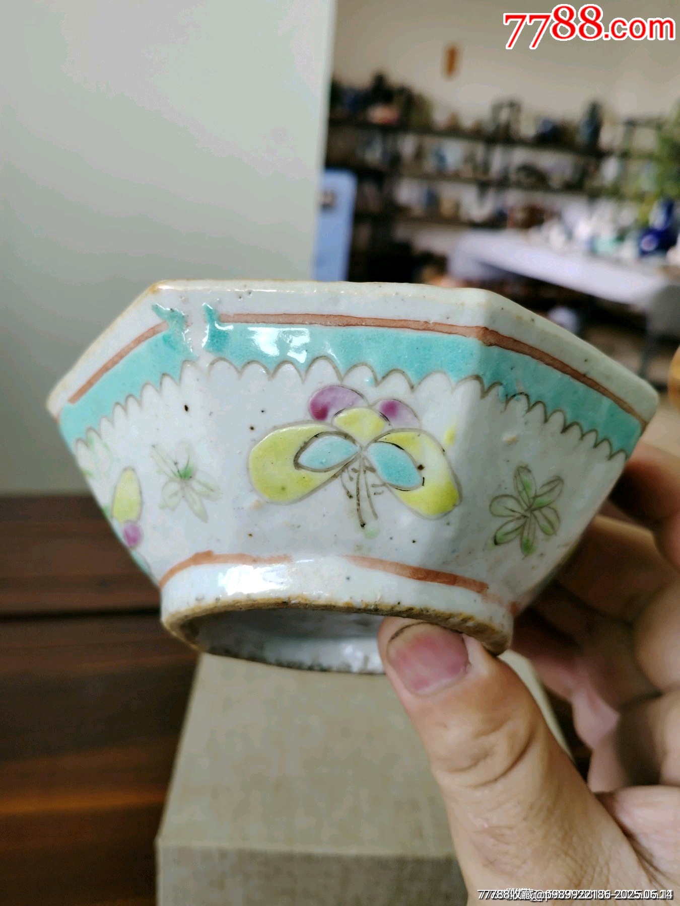 （全品）晚清同治粉彩八方蝴蝶貢碗品相全品，圖二口沿天然小縮釉，表面有綠彩的尺寸直_價格127元_第3張_