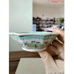 （全品）晚清同治粉彩八方蝴蝶貢碗品相全品，圖二口沿天然小縮釉，表面有綠彩的尺寸直
