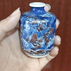 清代釉里紅鼻煙壺