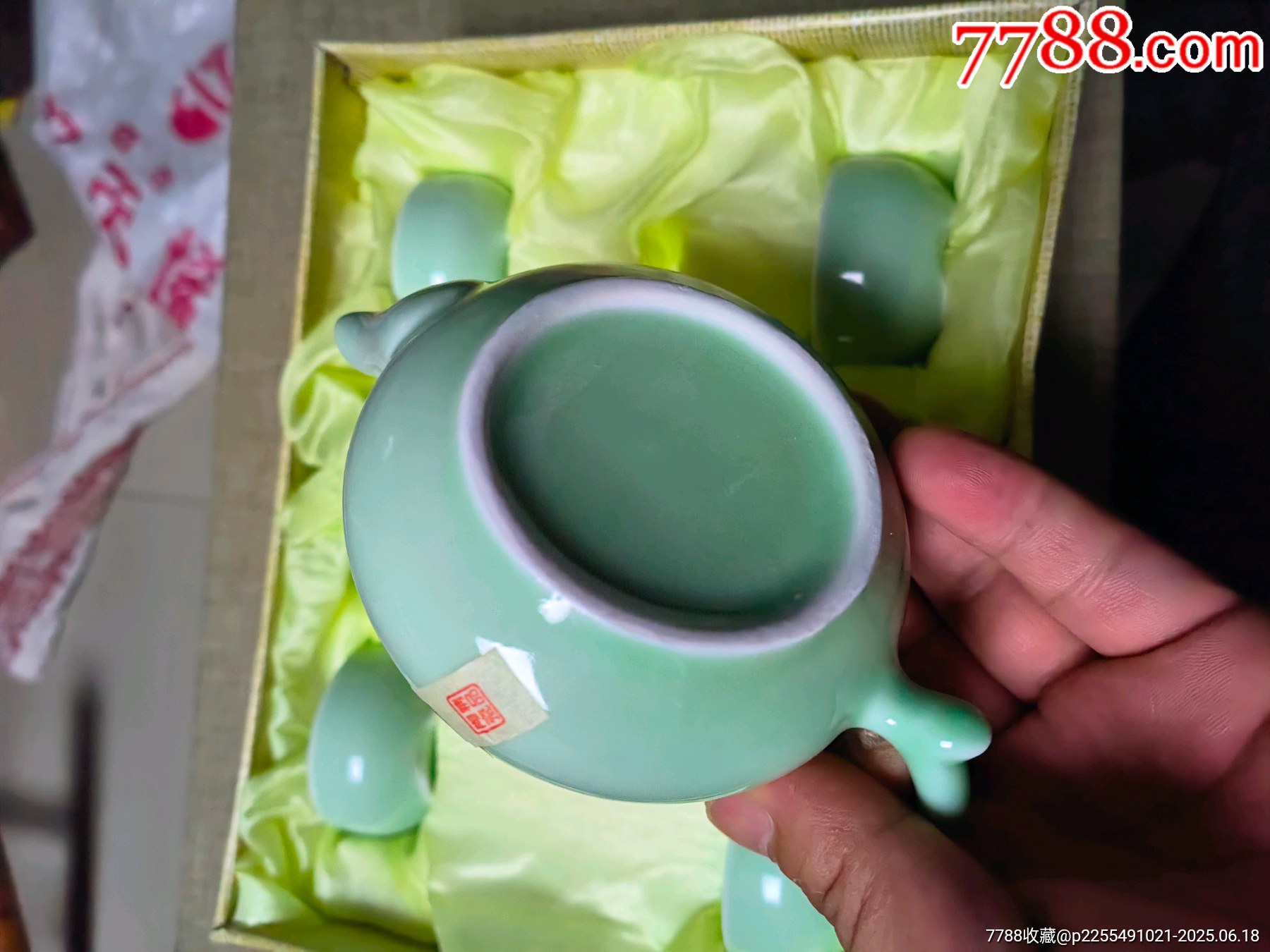 青瓷茶壺一套（沒使用過，強調杯底不是杯身裂，是釉裂）_價格15元_第3張_