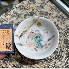 晚清民國(guó)粉彩和合二仙小碗尺寸：如圖品相：全品，有條窯封不透，先天不算毛病此