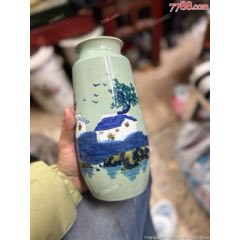老景德鎮(zhèn)豆青釉彩繪花瓶，精工細(xì)作，完整