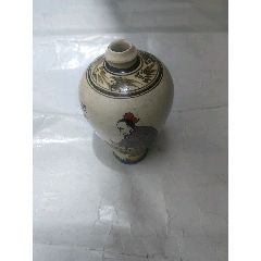 瓷瓶。