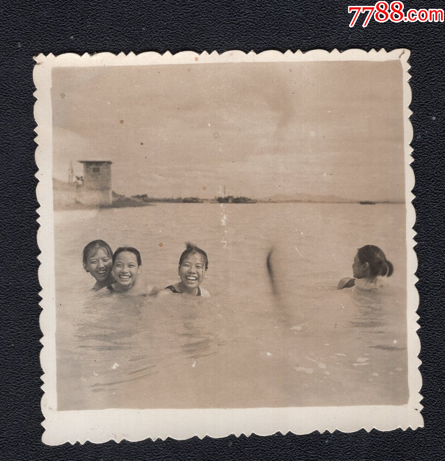 70年代泳装女学生老照片1张尺寸约58厘米