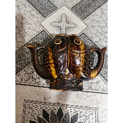 瓷壺。