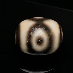 藏區(qū)回流老料高油包漿達(dá)洛【三眼天珠】_