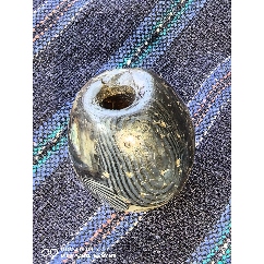 黑白纏絲瑪瑙桶珠_(kāi)