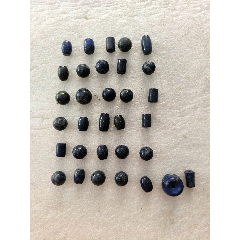 珠子，31個，有綹裂