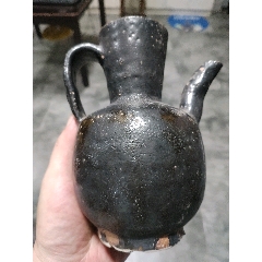 川窯黑釉壺