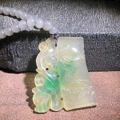 清代冰種飄花翡翠