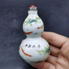 中国　古玩　乾隆年製　鼻煙壺　波に龍図　やや大型 中国 古玩 乾隆年製 鼻煙壺 波に龍図 やや大型