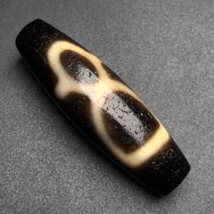 藏区回流老料高油包浆【财神天珠】尺寸：39*12毫米重量7.9克-天