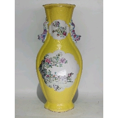 細路晚清黃地匝道粉彩安居樂業圖海棠瓶_彩繪瓷/彩瓷