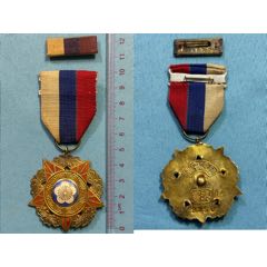 民國（張國英舊藏）陸海空軍獎?wù)乱幻叮ㄣy）(zc42742296)