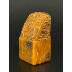 藏出 古董品 寿山石 細密彫刻 祥龍紋 印章 篆書印 書道品 文房置物 7.1×4.6×7.1cm 重430g 旧藏珍品布盒装纯手工雕刻寿山石印章。《群龙呈祥》名人雕刻，雕工精细