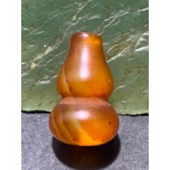 高玉化纏絲瑪瑙通貨葫蘆一個(gè)。