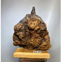 土沉香巧奪天然擺件