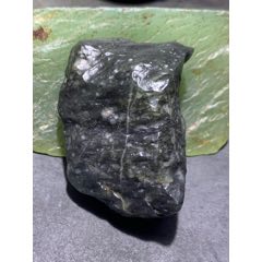 新疆戈壁風(fēng)化紋和田玉青花玉原石一顆