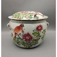 美國回流晚清民國細(xì)路粉彩花鳥粥罐品相：底有雞爪，蓋子如圖尺寸：