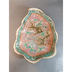 清晚期大雅齋風(fēng)格粉彩細(xì)路雙龍穿花紋樹(shù)葉形供盤