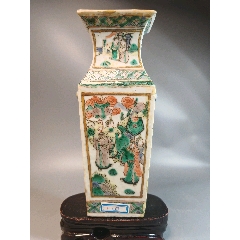 清同治粉彩人物故事紋四方瓶