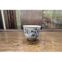 明青花花卉酒杯