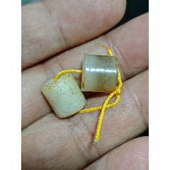 白玉直切珠一對