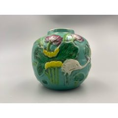 歐洲回流，晚清民國(guó)堆塑一路青蓮罐子。畫工精細(xì)，絕對(duì)算是同類題材中的佼佼者了