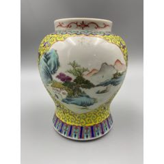 歐洲回流，五十年代粉彩開(kāi)窗山水將軍罐。畫(huà)工精細(xì)，畫(huà)工絕對(duì)算是同類(lèi)題材中的佼(zc43271060)