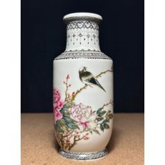 歐洲回流，五十年代解放初鄧肖禹風(fēng)格粉彩花鳥棒槌瓶，雖未落款，但繪畫風(fēng)格非常明