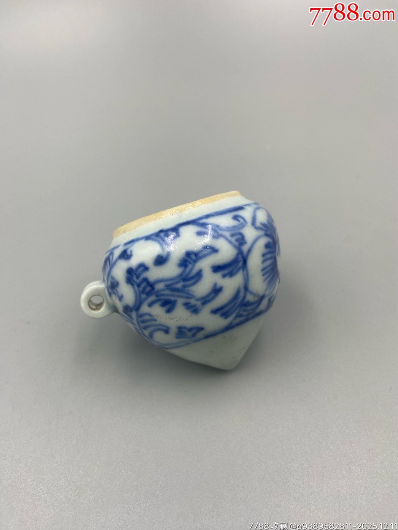 歐洲回流，清中期嘉慶道光纏枝蓮鳥(niǎo)食館。畫(huà)工精細(xì)，畫(huà)工絕對(duì)算是同類題材中的佼_價(jià)格551元_第1張_