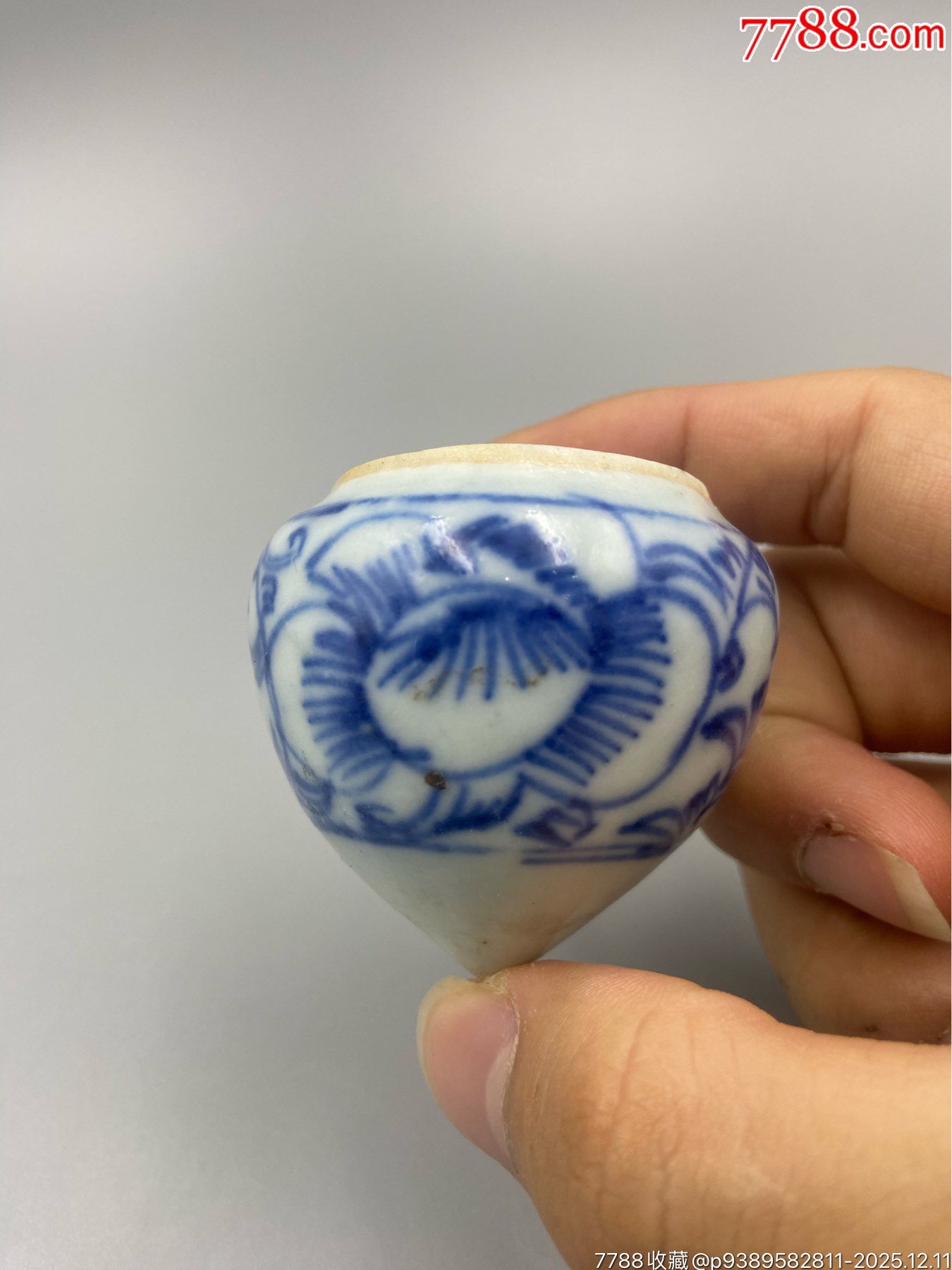 歐洲回流，清中期嘉慶道光纏枝蓮鳥(niǎo)食館。畫(huà)工精細(xì)，畫(huà)工絕對(duì)算是同類題材中的佼_價(jià)格551元_第2張_