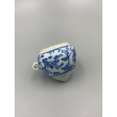 歐洲回流，清中期嘉慶道光纏枝蓮鳥食館。畫工精細(xì)，畫工絕對算是同類題材中的佼