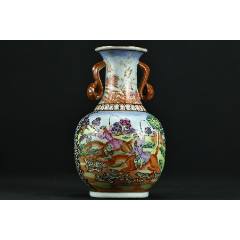 清乾隆廣彩人物紋雙耳瓶