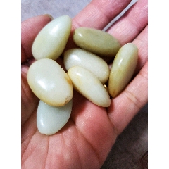 一串白玉籽料散了