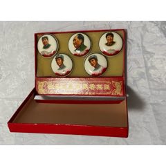 沈陽＊區(qū)像章盒和一套像章(au43317692)