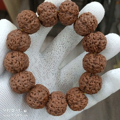 已經(jīng)盤玩變色的一條金剛手串