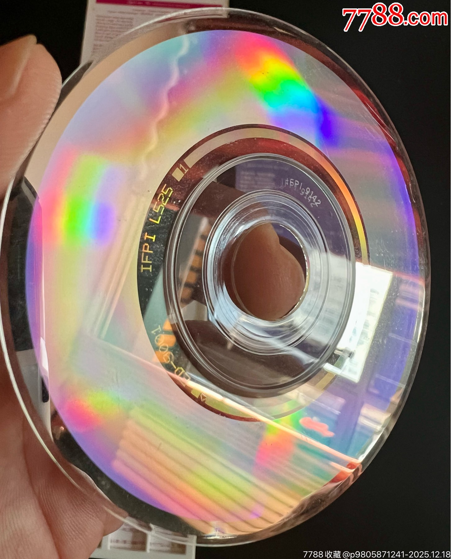 王菲，Eyesonme，日版EP，有中文歌詞，盤面干凈幾絲細痕_價格100元_第4張_