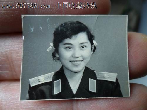 61年--女文工团演员小照