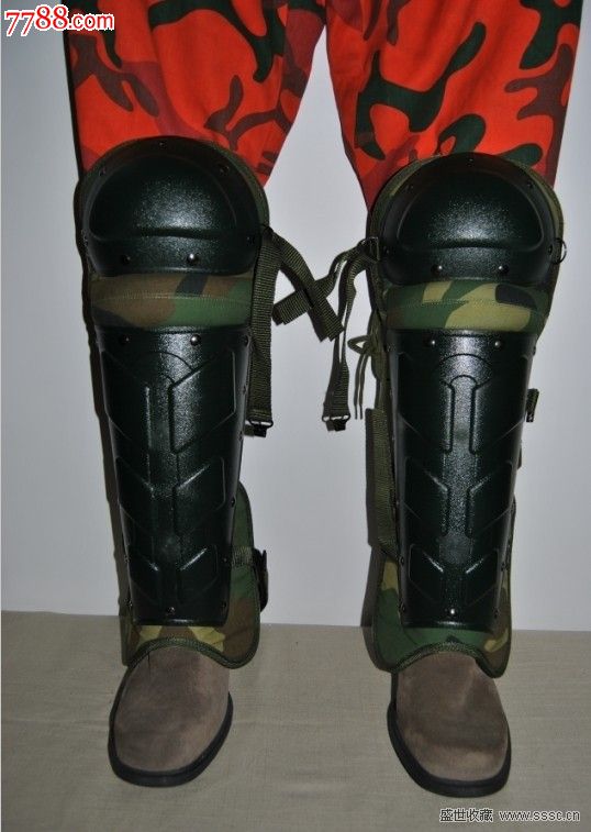 少见全新正j品正宗wj防爆护膝护腿!质量超级好!1套净重2.1斤