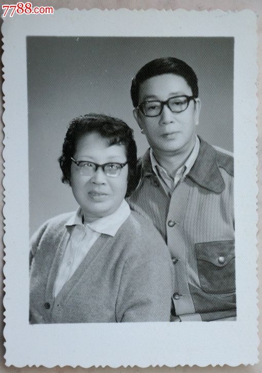 老照片-老照片-->小型合影照片拍型: 大众拍卖 编号: au6688967, 品种