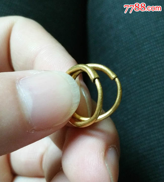 清代金耳环一付!