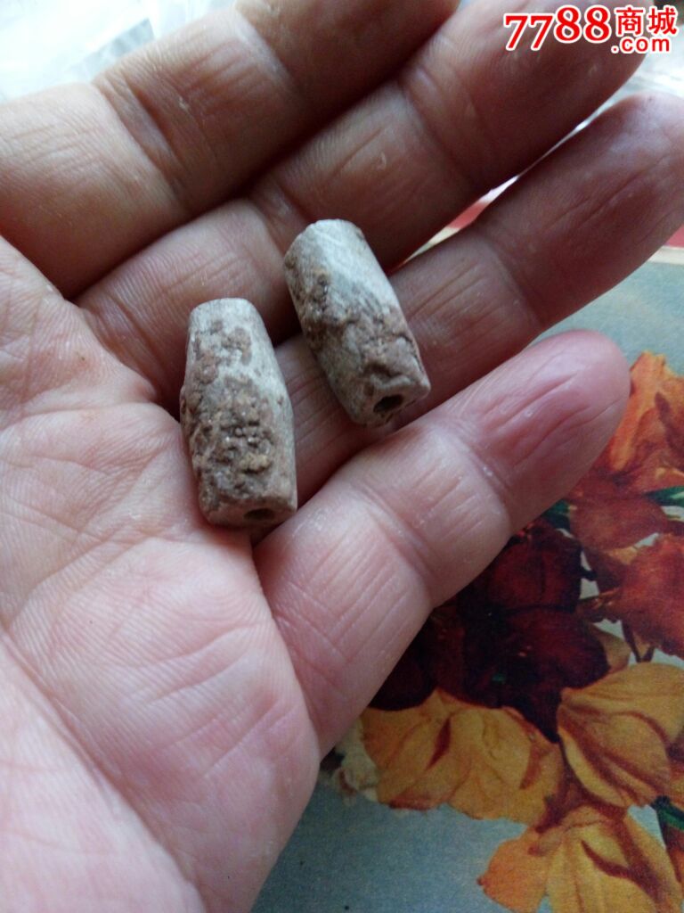 出土天珠一对·石质不详