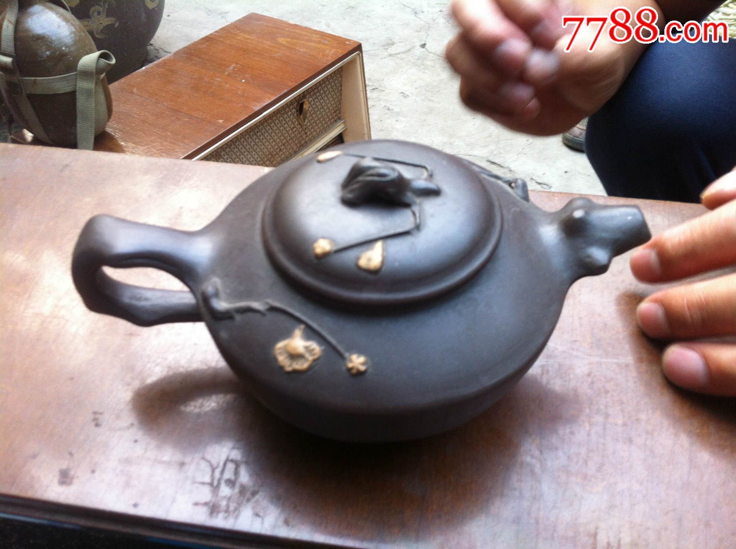 老紫砂壶一把(钱菊芳)